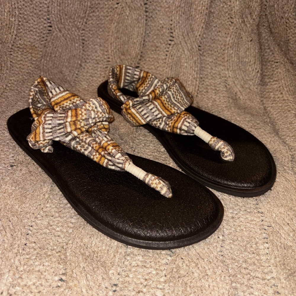 Sanuk Sandal with Mustard, Brown and Cream Striped Fabric Size 9 NWOT